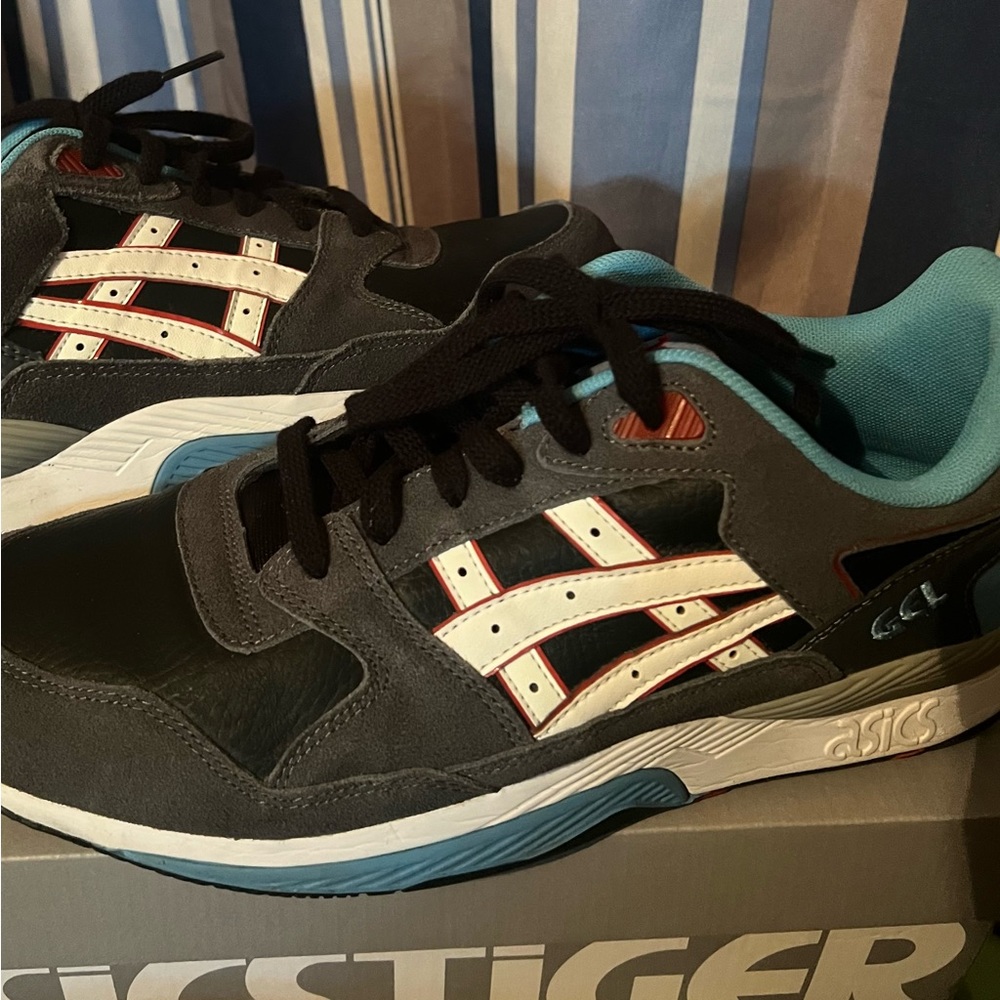 MENS SNEAKERS SIZE 11